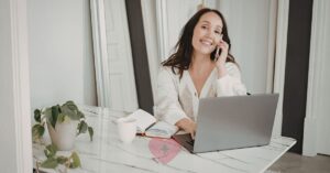 Cómo ganar dinero vendiendo contenido en internet: guía completa 2026